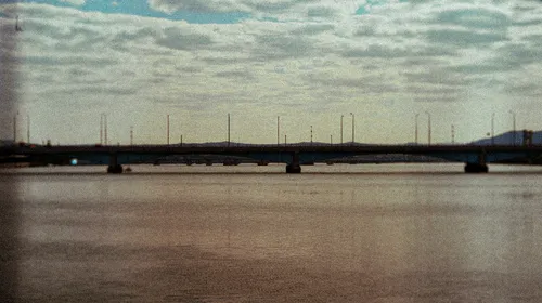 a-wide-landscape-of-a-han-river-bridge-t_8XoLyV_hTmSjcSeYMz_0uQ_PzkzXxVZTlC9X2sW0XDAZw.png